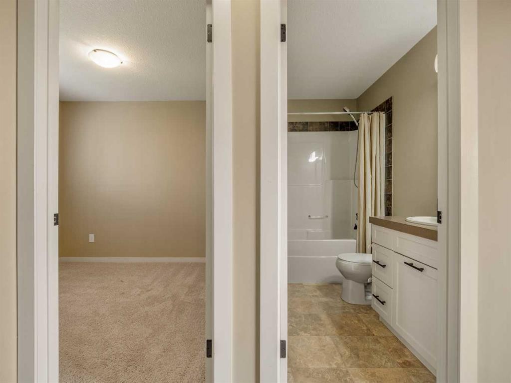 120 Mt Sundial Court West, Lethbridge, AB - Indoor Photo Showing Bathroom