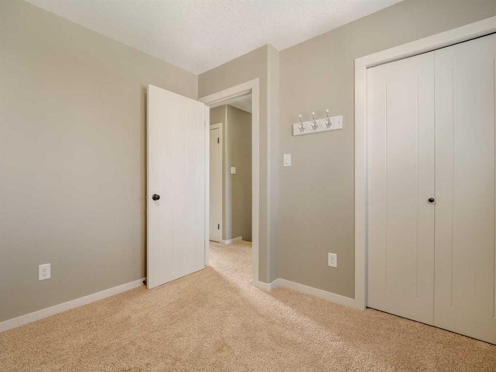 120 Mt Sundial Court West, Lethbridge, AB - Indoor Photo Showing Other Room