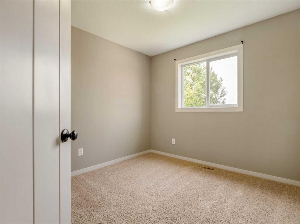 120 Mt Sundial Court West, Lethbridge, AB - Indoor Photo Showing Other Room