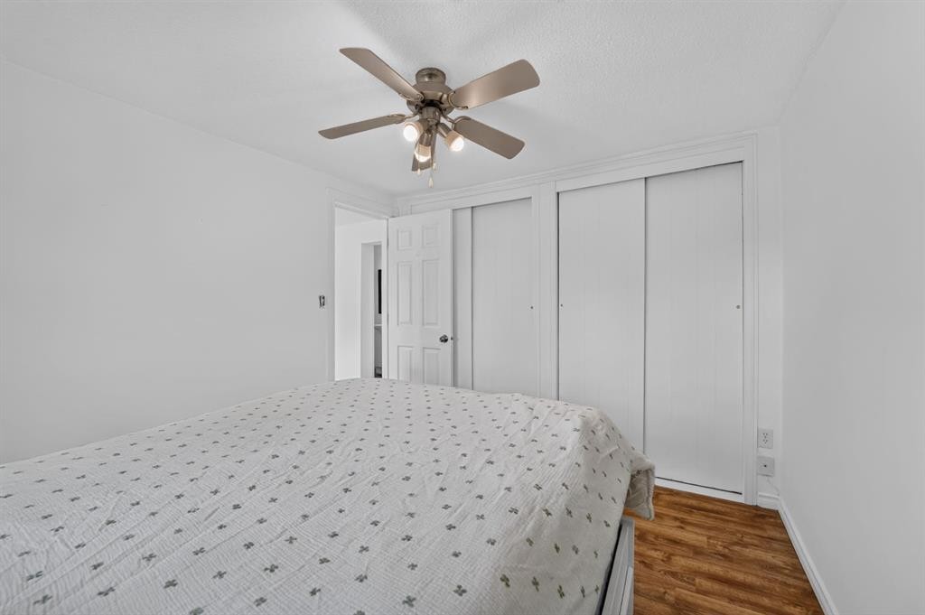 233 4 Street, Stirling, AB - Indoor Photo Showing Bedroom