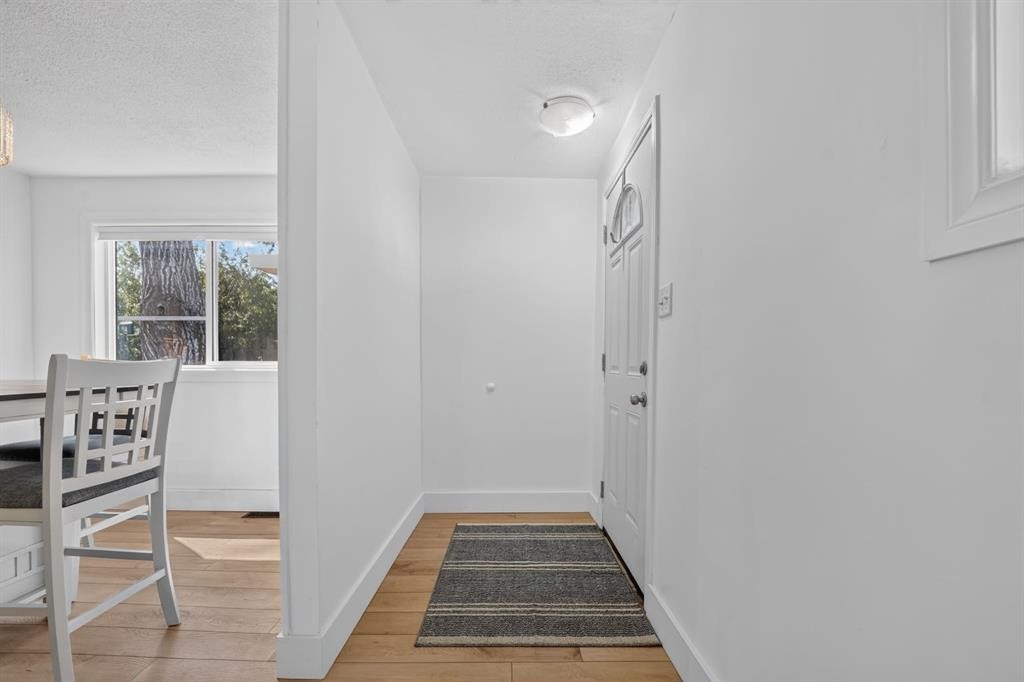 233 4 Street, Stirling, AB - Indoor Photo Showing Other Room