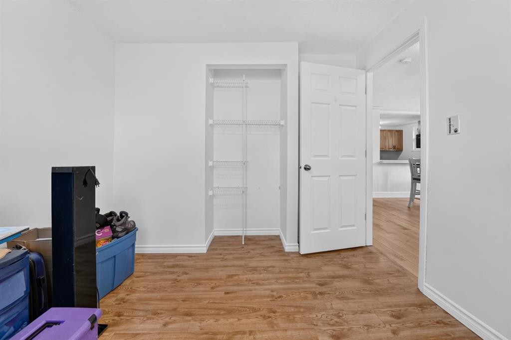 233 4 Street, Stirling, AB - Indoor Photo Showing Other Room