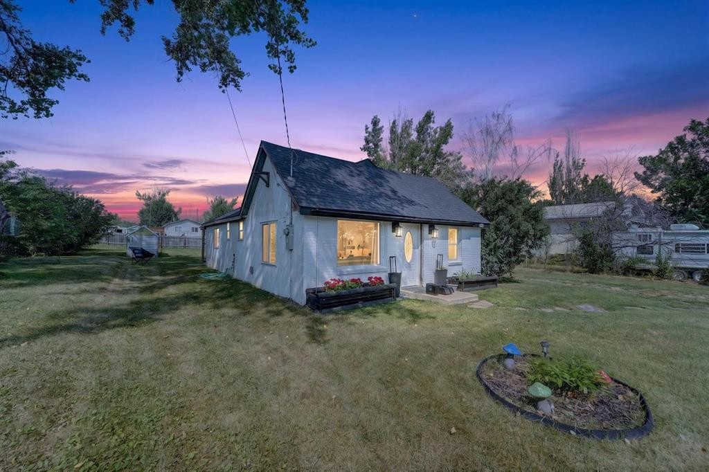 233 4 Street, Stirling, AB - Outdoor
