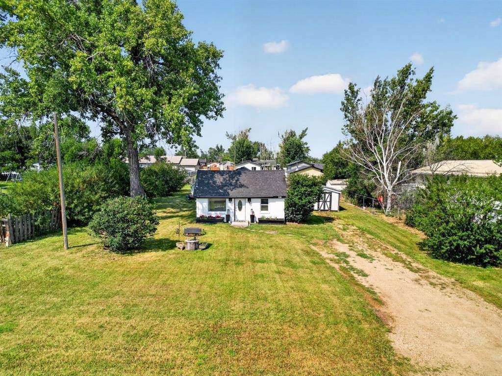 233 4 Street, Stirling, AB - Outdoor