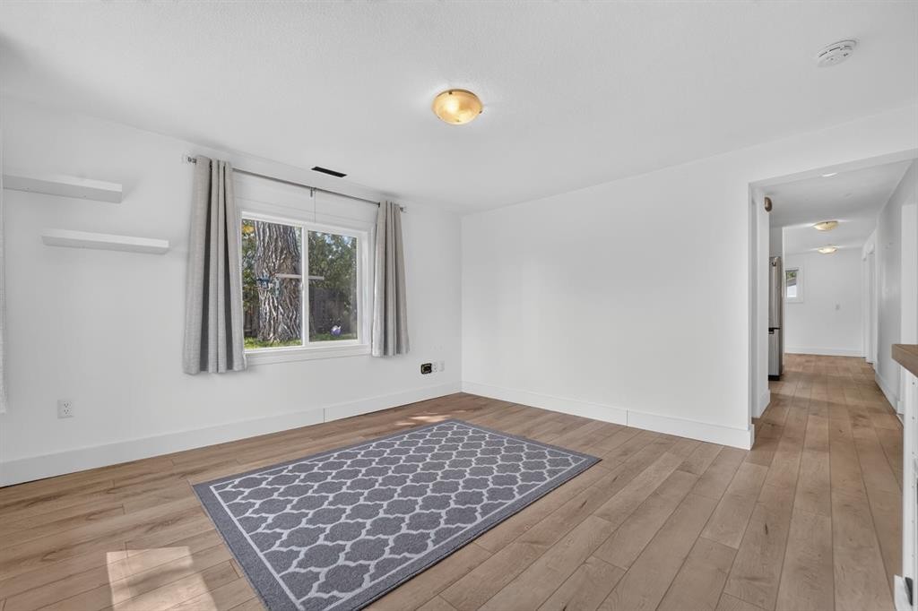 233 4 Street, Stirling, AB - Indoor Photo Showing Other Room