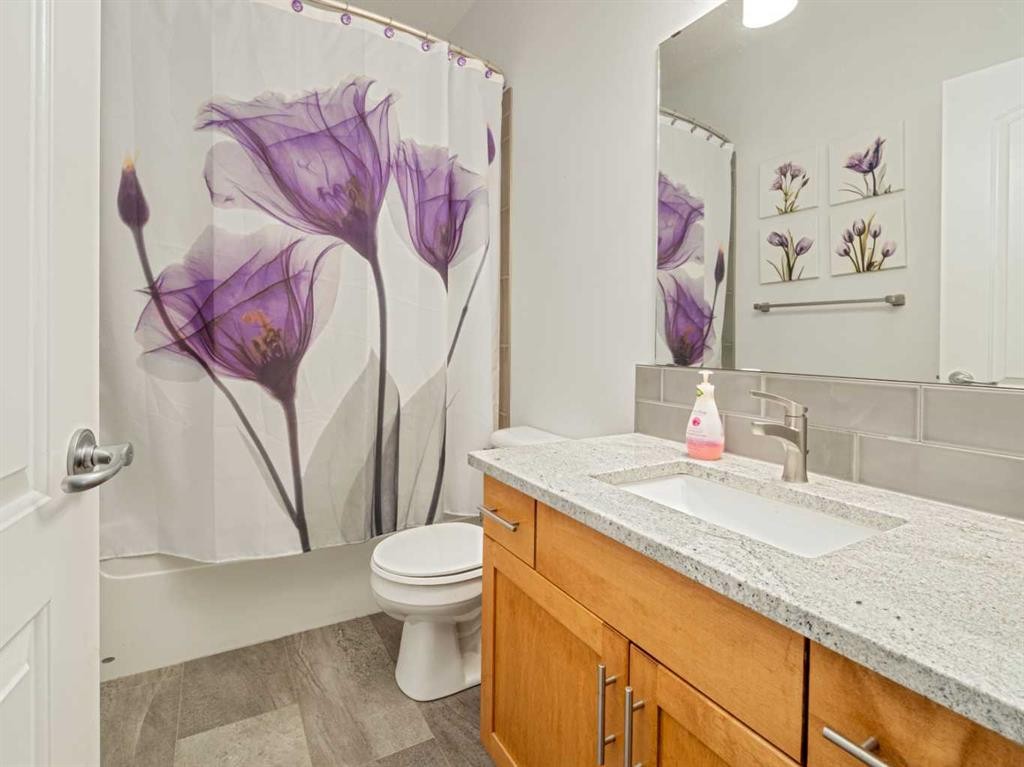 695 Parkside Drive, Coaldale, AB - Indoor Photo Showing Bathroom