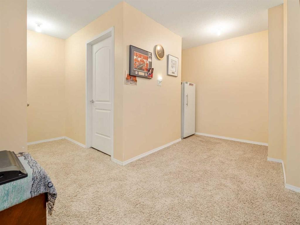 695 Parkside Drive, Coaldale, AB - Indoor Photo Showing Other Room