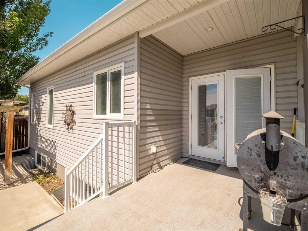 695 Parkside Drive, Coaldale, AB - Outdoor With Exterior