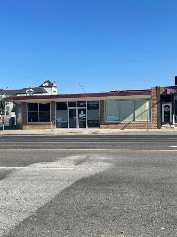 901 3 Avenue South, Lethbridge, AB