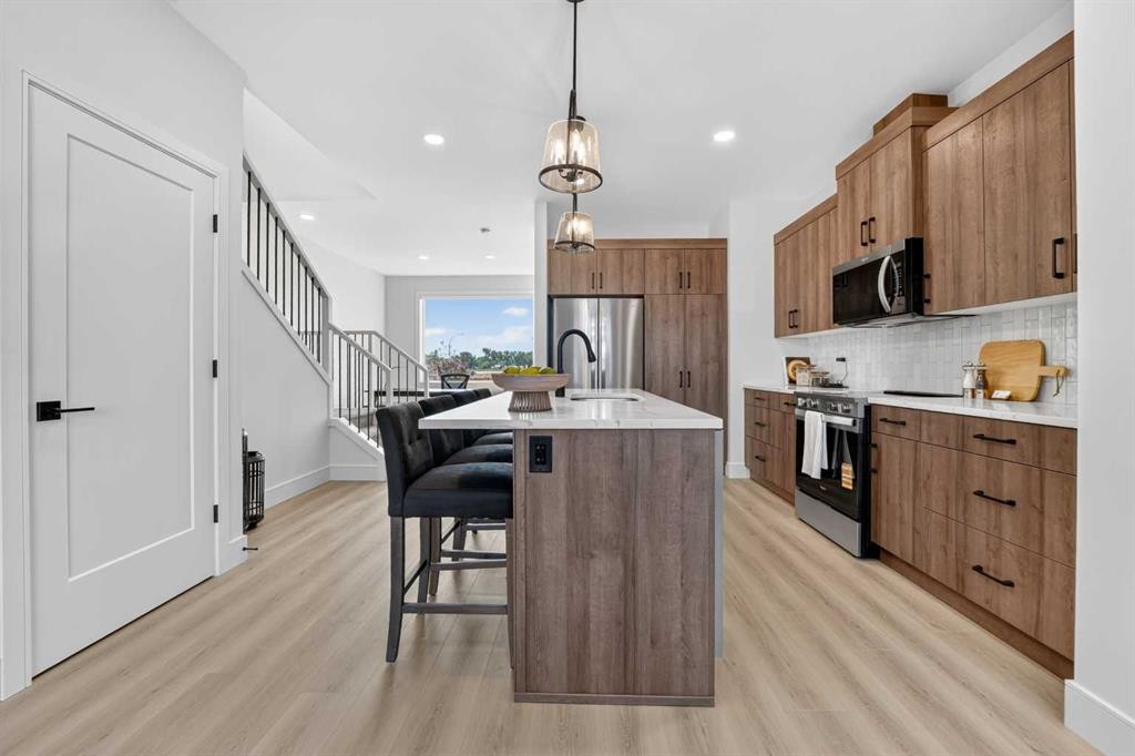 2603 16 Avenue, Coaldale, AB - Indoor Photo Showing Kitchen With Upgraded Kitchen