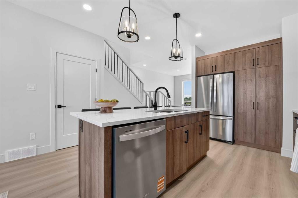 2603 16 Avenue, Coaldale, AB - Indoor Photo Showing Kitchen With Upgraded Kitchen