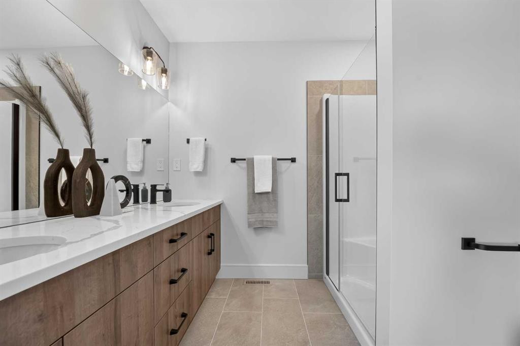 2603 16 Avenue, Coaldale, AB - Indoor Photo Showing Bathroom