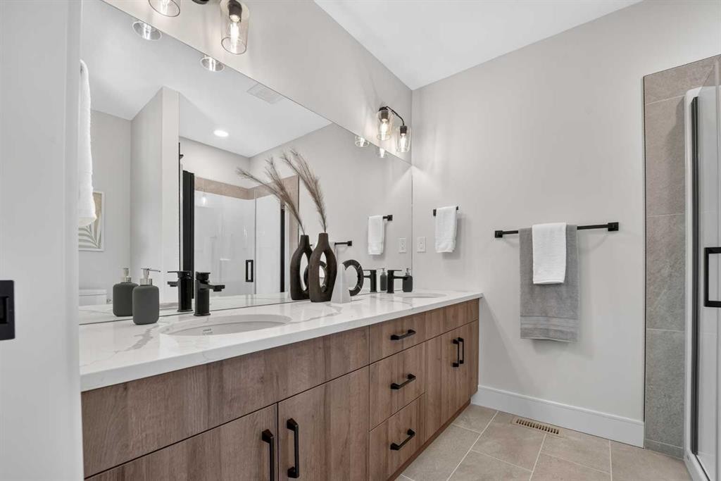 2603 16 Avenue, Coaldale, AB - Indoor Photo Showing Bathroom