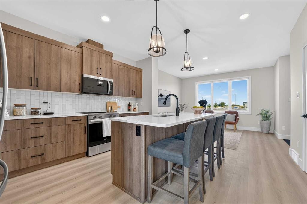 2603 16 Avenue, Coaldale, AB - Indoor Photo Showing Kitchen With Upgraded Kitchen