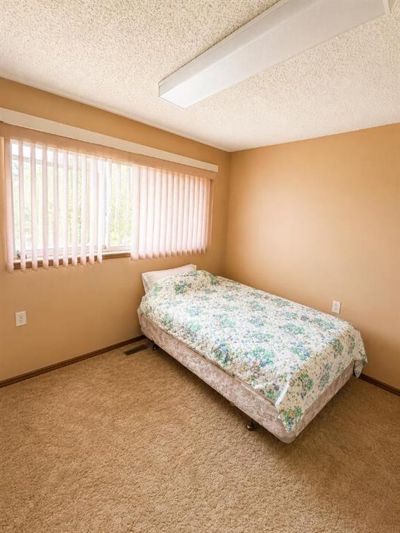 220075 54, Magrath, AB - Indoor Photo Showing Bedroom