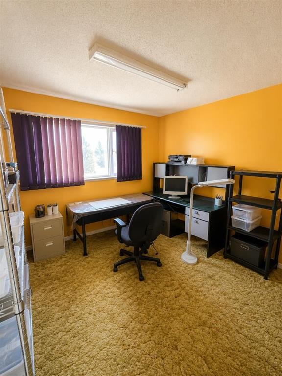 220075 54, Magrath, AB - Indoor Photo Showing Office