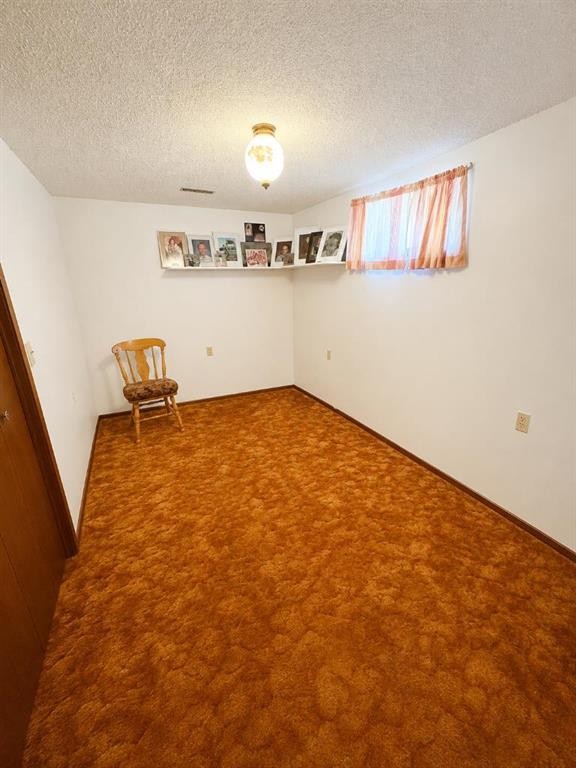 220075 54, Magrath, AB - Indoor Photo Showing Other Room