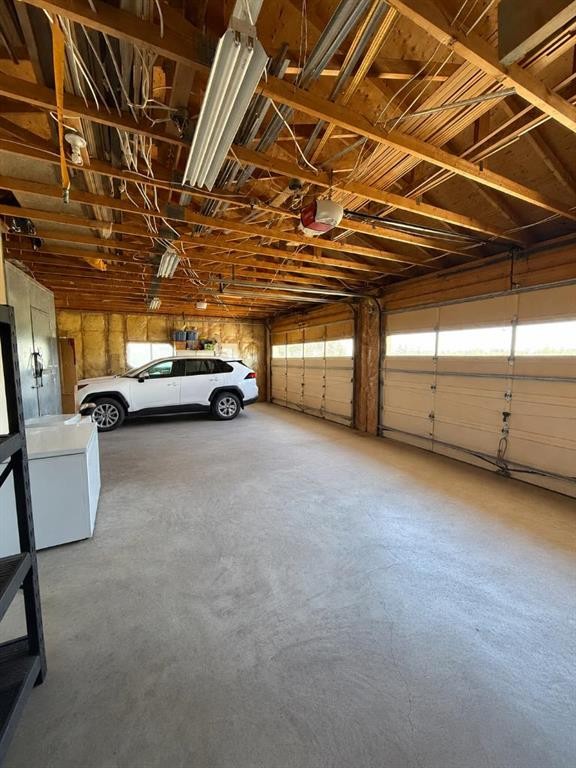 220075 54, Magrath, AB - Indoor Photo Showing Garage