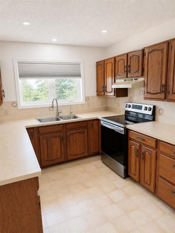 220075 54, Magrath, AB - Indoor Photo Showing Kitchen With Double Sink