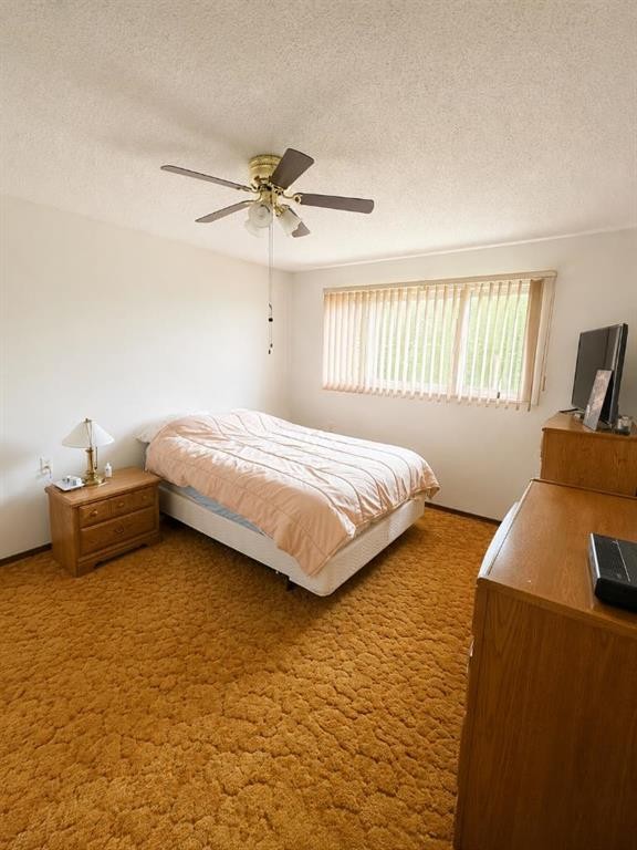 220075 54, Magrath, AB - Indoor Photo Showing Bedroom