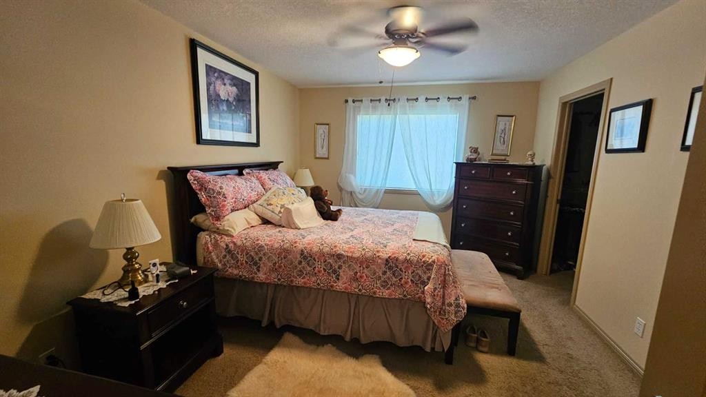 414 Gateway Crescent South, Lethbridge, AB - Indoor Photo Showing Bedroom