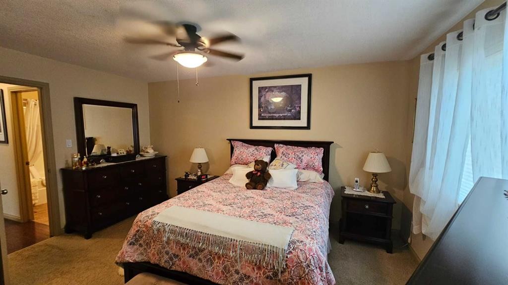 414 Gateway Crescent South, Lethbridge, AB - Indoor Photo Showing Bedroom
