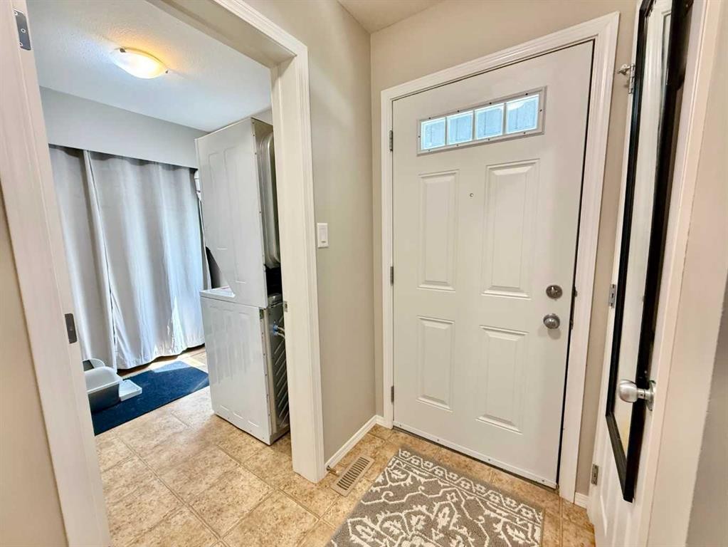 2-109 Silkstone Road West, Lethbridge, AB - Indoor Photo Showing Other Room