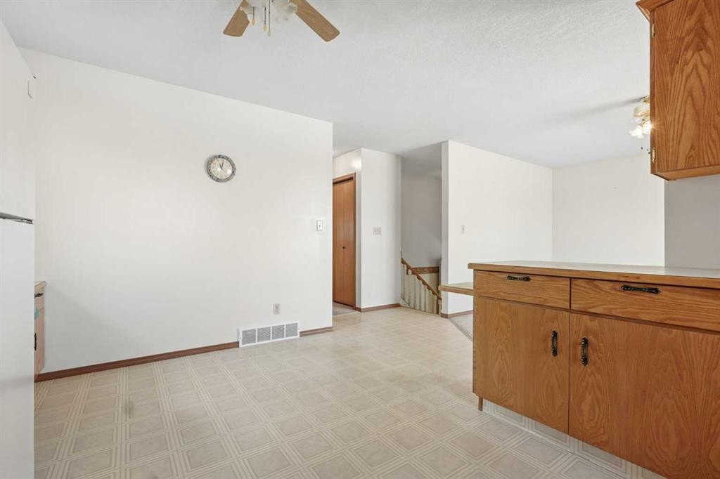 424 53 Avenue, Coalhurst, AB - Indoor