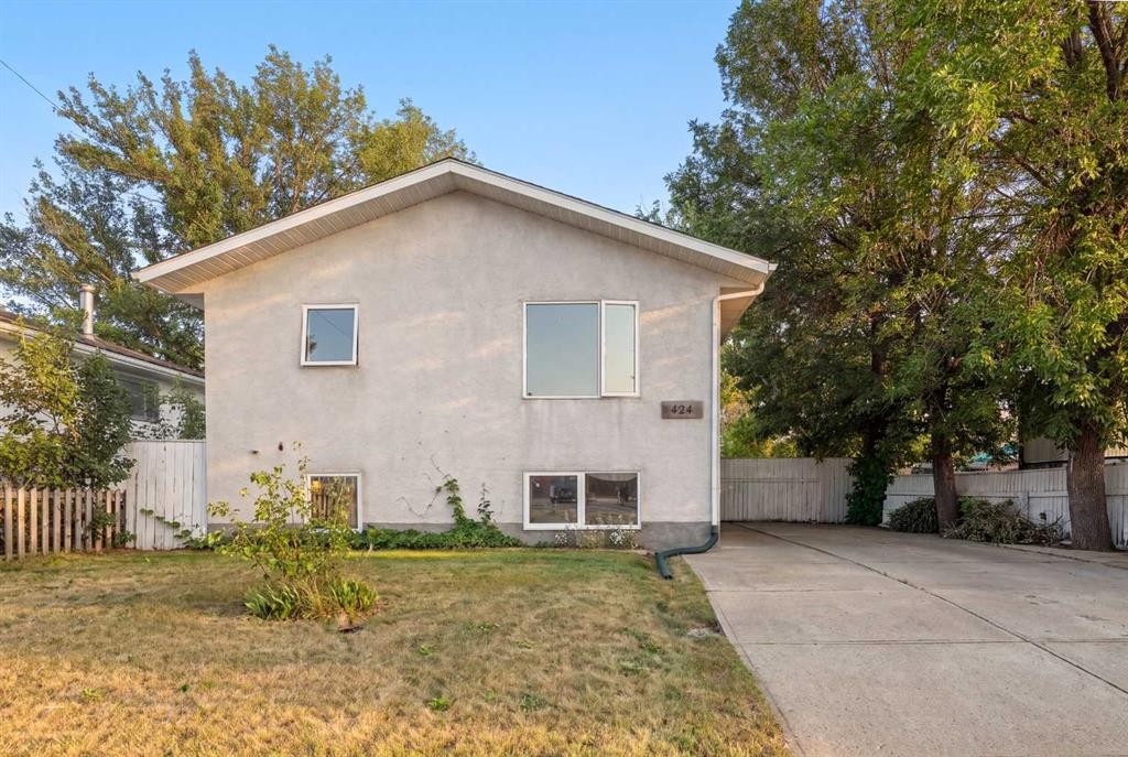 424 53 Avenue, Coalhurst, AB - Outdoor
