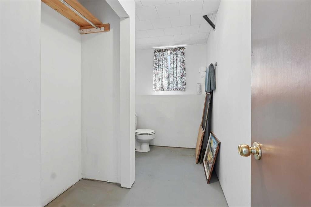 424 53 Avenue, Coalhurst, AB - Indoor