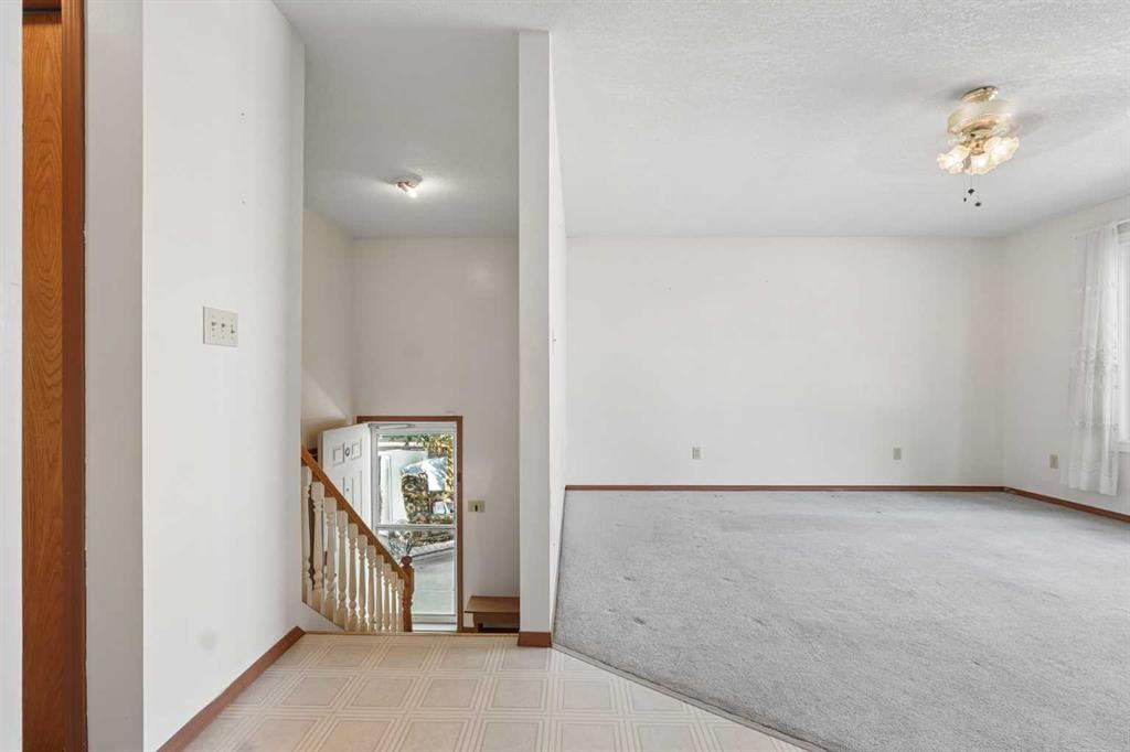 424 53 Avenue, Coalhurst, AB - Indoor Photo Showing Other Room