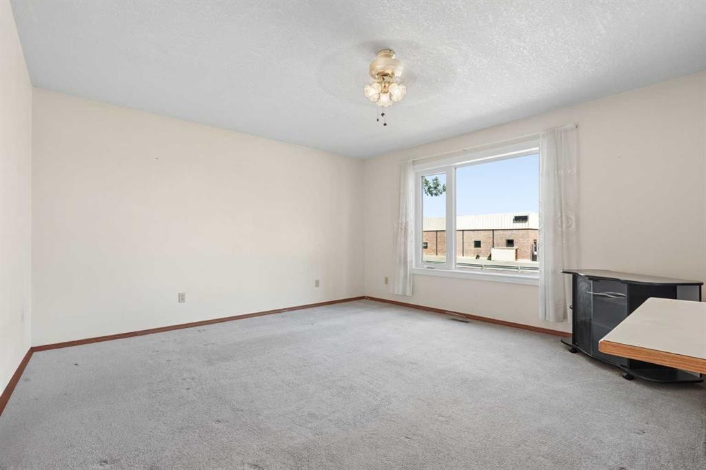 424 53 Avenue, Coalhurst, AB - Indoor Photo Showing Other Room