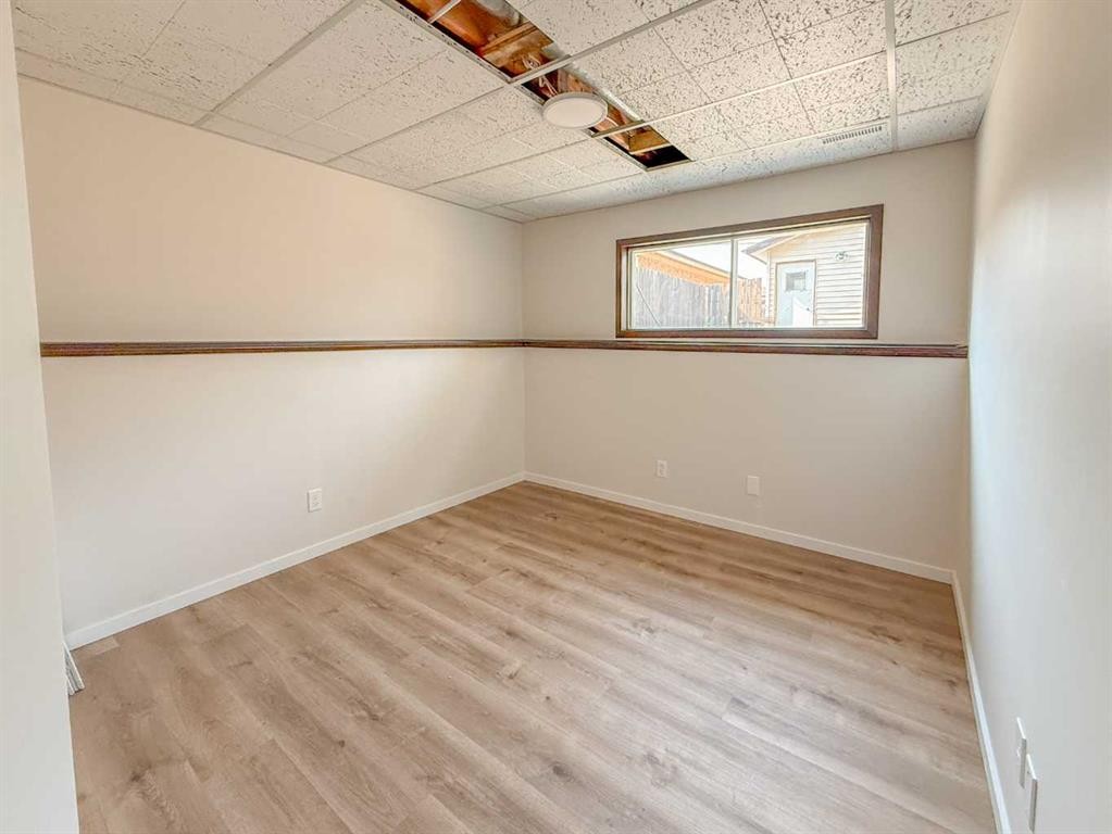 305 51 Avenue, Coalhurst, AB - Indoor Photo Showing Other Room