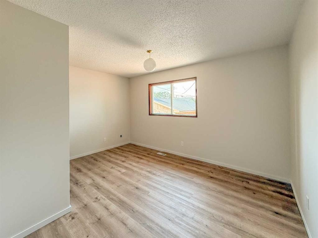 305 51 Avenue, Coalhurst, AB - Indoor Photo Showing Other Room
