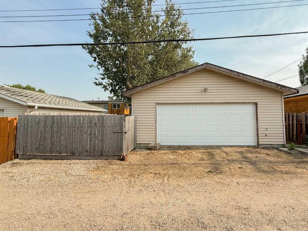 305 51 Avenue, Coalhurst, AB - Outdoor With Exterior