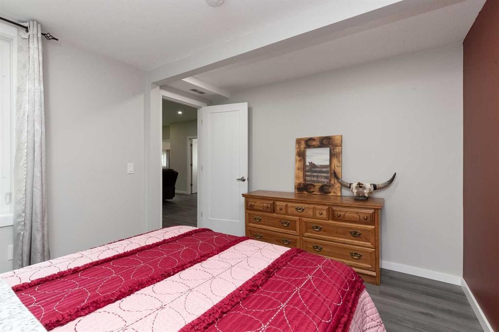 116 S 1 Street West, Magrath, AB - Indoor Photo Showing Bedroom