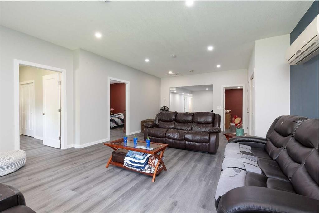 116 S 1 Street West, Magrath, AB - Indoor Photo Showing Living Room