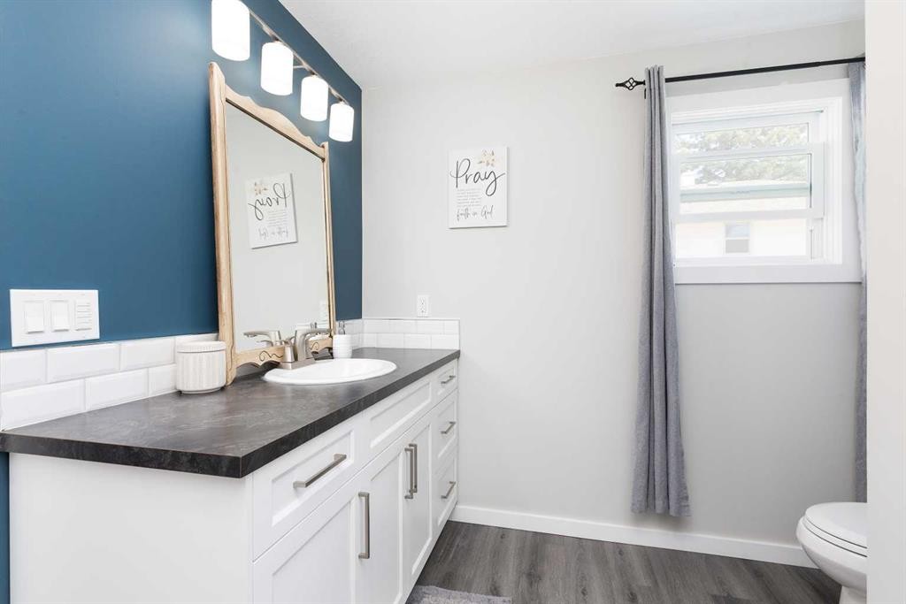 116 S 1 Street West, Magrath, AB - Indoor Photo Showing Bathroom