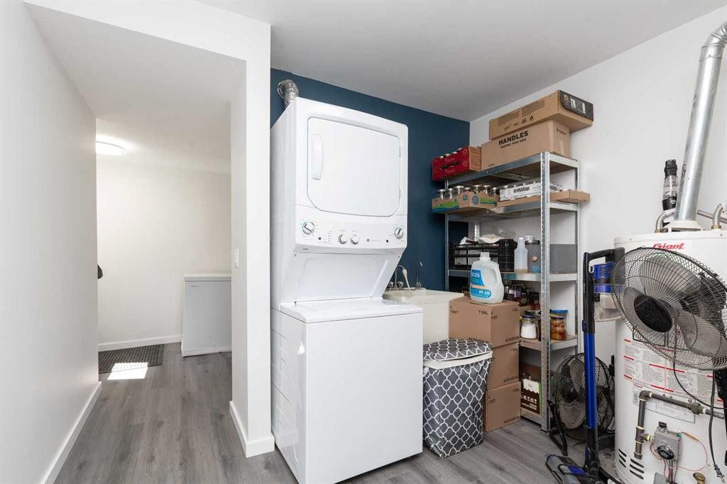 116 S 1 Street West, Magrath, AB - Indoor Photo Showing Laundry Room