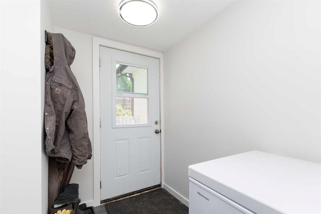 116 S 1 Street West, Magrath, AB - Indoor Photo Showing Other Room