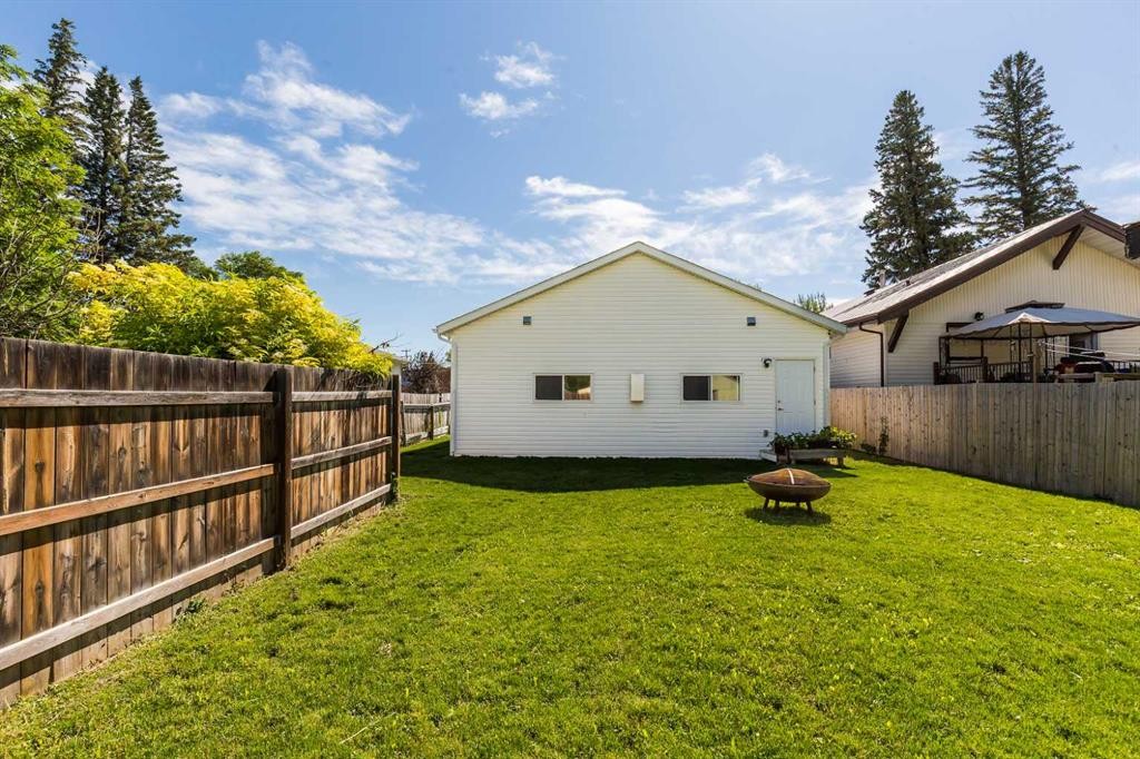 116 S 1 Street West, Magrath, AB - Outdoor