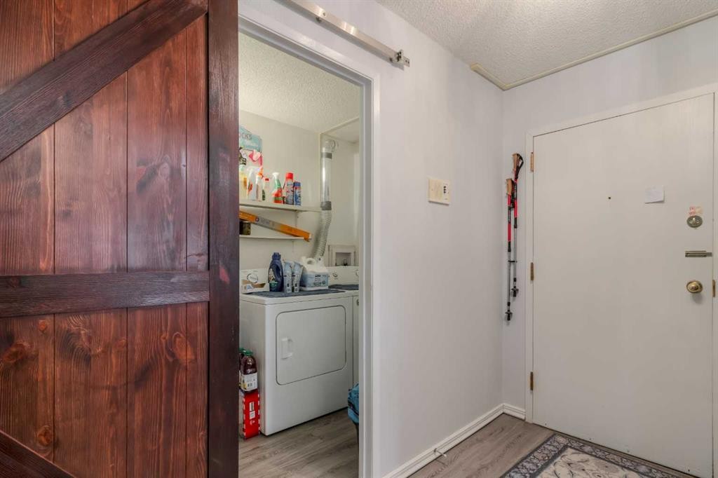 333-1237 4 Avenue South, Lethbridge, AB - Indoor Photo Showing Other Room