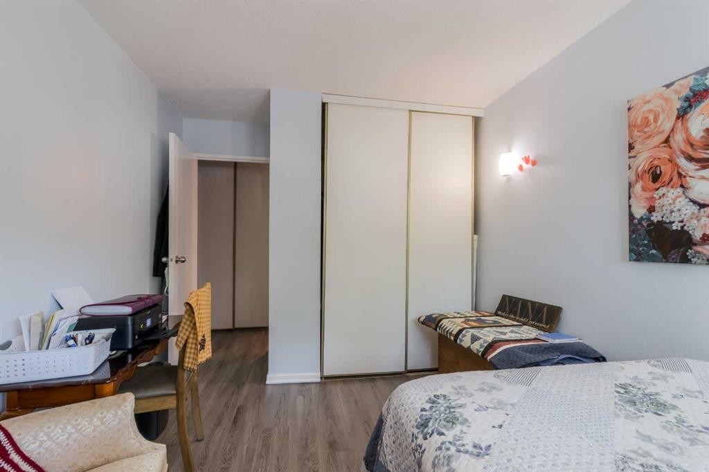 333-1237 4 Avenue South, Lethbridge, AB - Indoor Photo Showing Bedroom