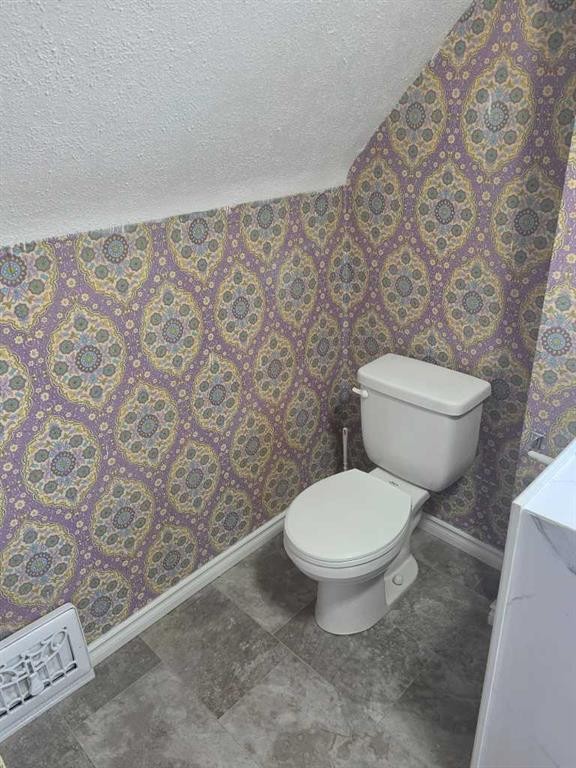 511 12C Street North, Lethbridge, AB - Indoor Photo Showing Bathroom