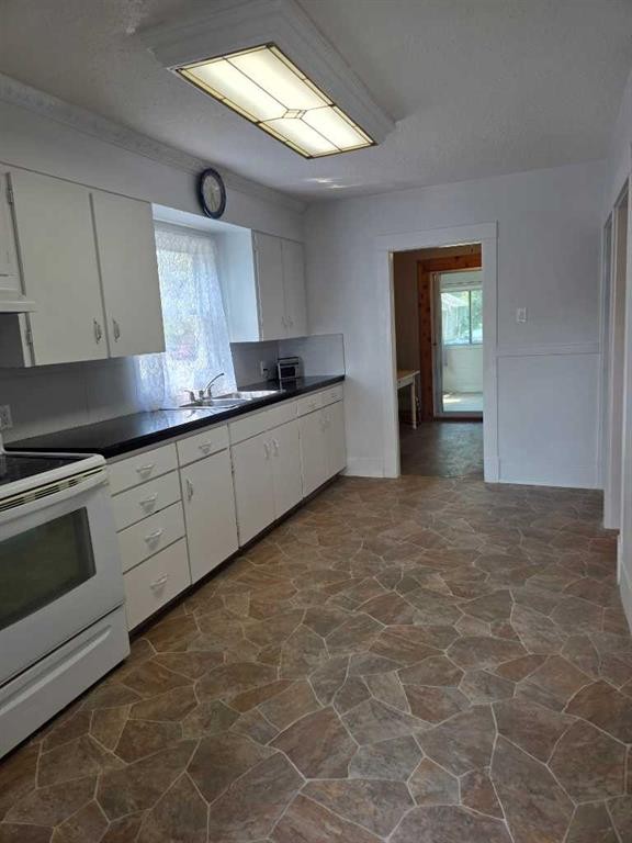 511 12C Street North, Lethbridge, AB - Indoor Photo Showing Kitchen