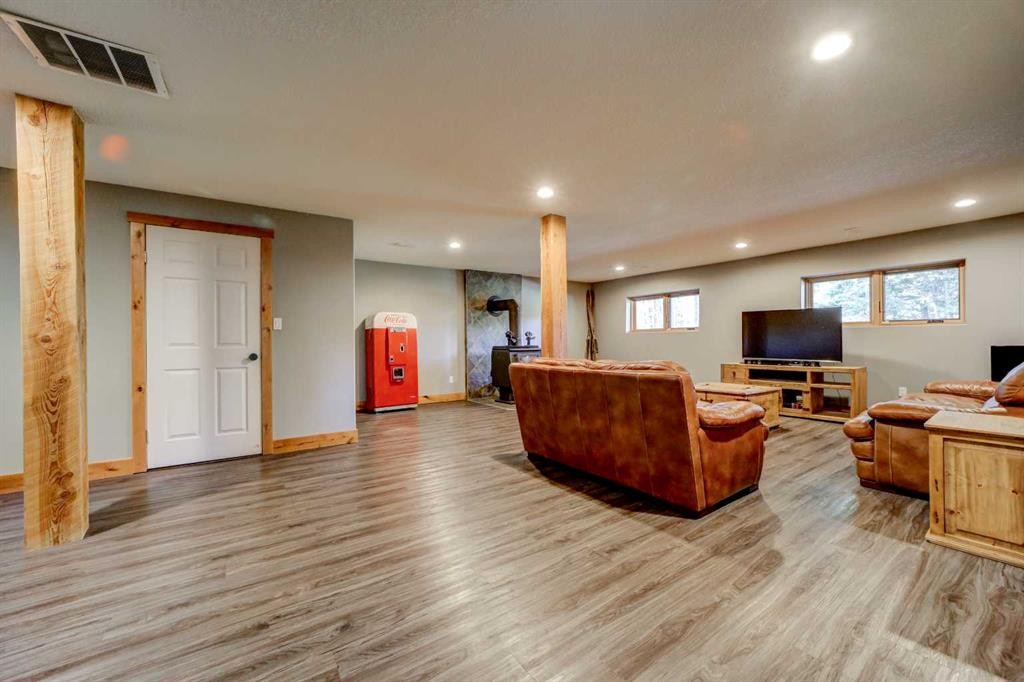 2411 63 Street, Coleman, AB - Indoor