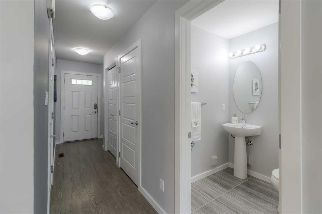 4-1220 Keystone, Lethbridge, AB - Indoor