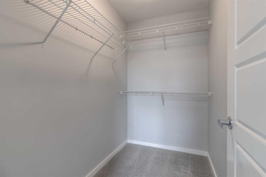 4-1220 Keystone, Lethbridge, AB - Indoor With Storage