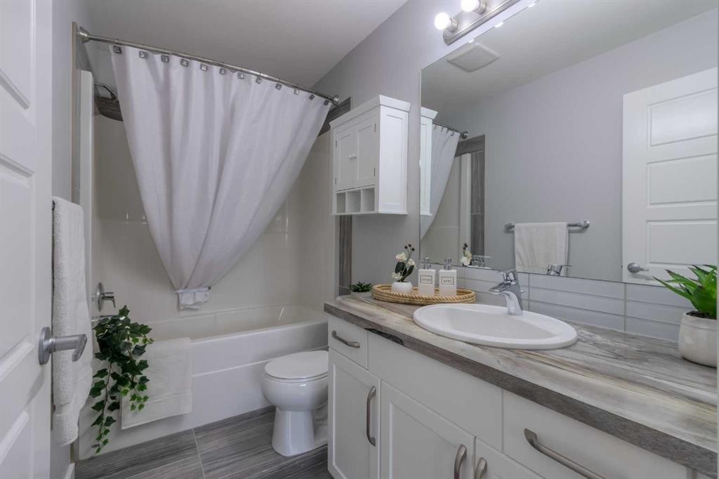 4-1220 Keystone, Lethbridge, AB - Indoor Photo Showing Bathroom
