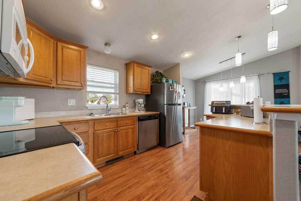 414 Conductor Boulevard, Coaldale, AB